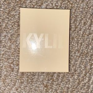 Kylie Jenner highlighter